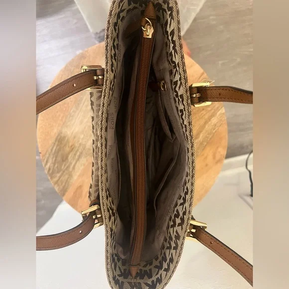 Michael Kors Jet Set MD PKT MF Tote - NWT - Picture 11 of 11